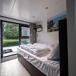 بوتيل Houseboat Mookerplas With A View