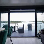 Houseboat Mookerplas With A View بوتيل Middelaar