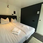 Houseboat Mookerplas With A View Middelaar