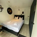 Houseboat Mookerplas With A View Bådhotel Middelaar