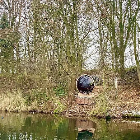 Houseboat Mookerplas With A View Hotel en barco *