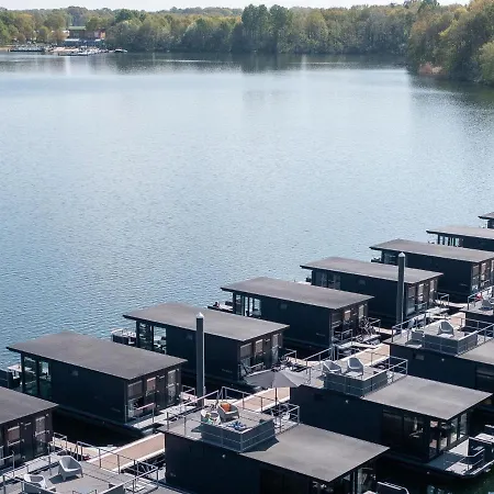 Houseboat Mookerplas With A View Hotel en barco