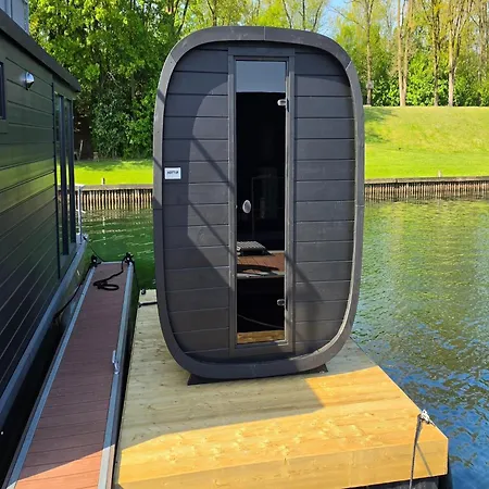 Houseboat Mookerplas With A View بوتيل