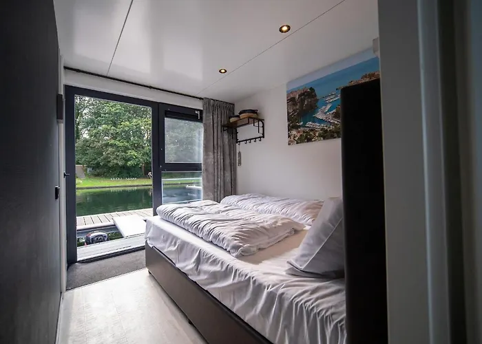 Hotel en barco Houseboat Mookerplas With A View