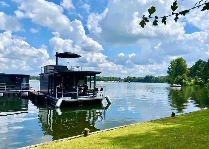 Houseboat Mookerplas With A View * Middelaar