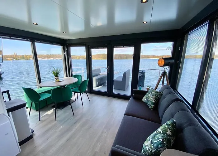 Hotel en barco Houseboat Mookerplas With A View Middelaar