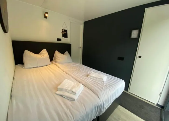 Houseboat Mookerplas With A View Middelaar